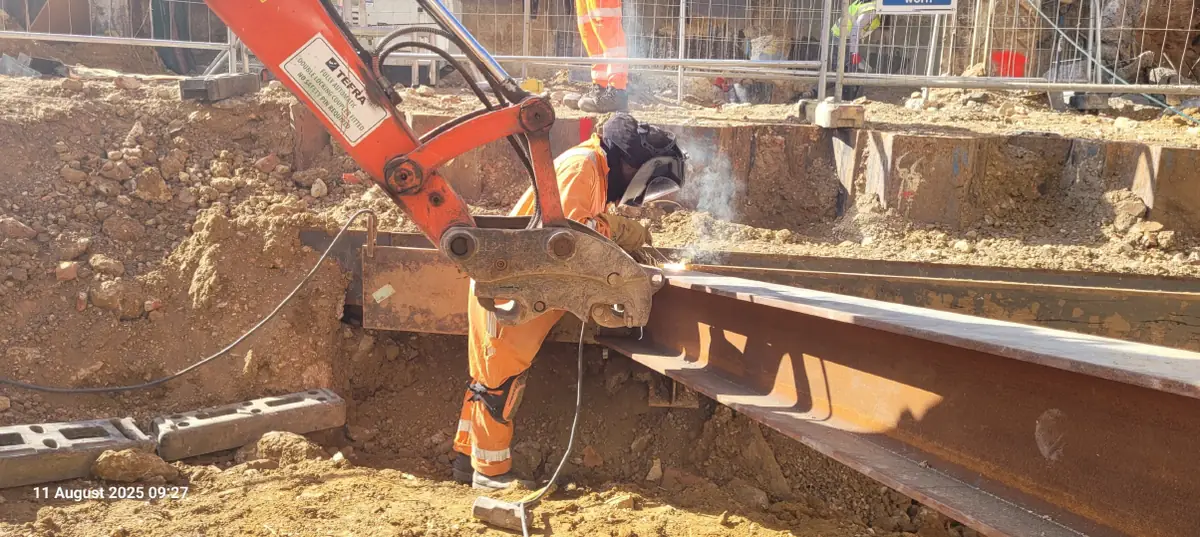 General welding with electrode and MIG/MAG of beams, brackets and steel sheet piling.
